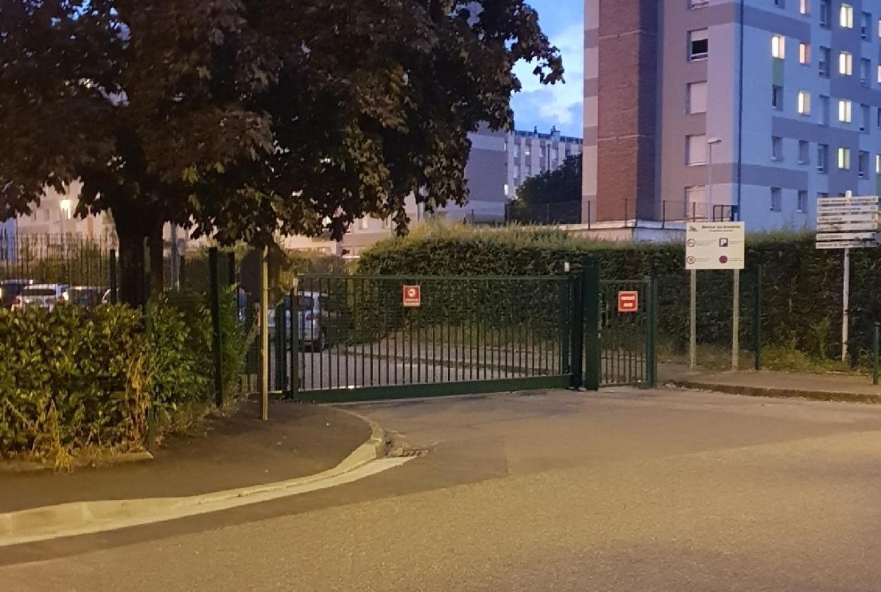 Apartamento Votre Cocon Parfait A 9 Min D'Eurexpo Et 14 Min Groupama Saint-Priest  Exterior foto